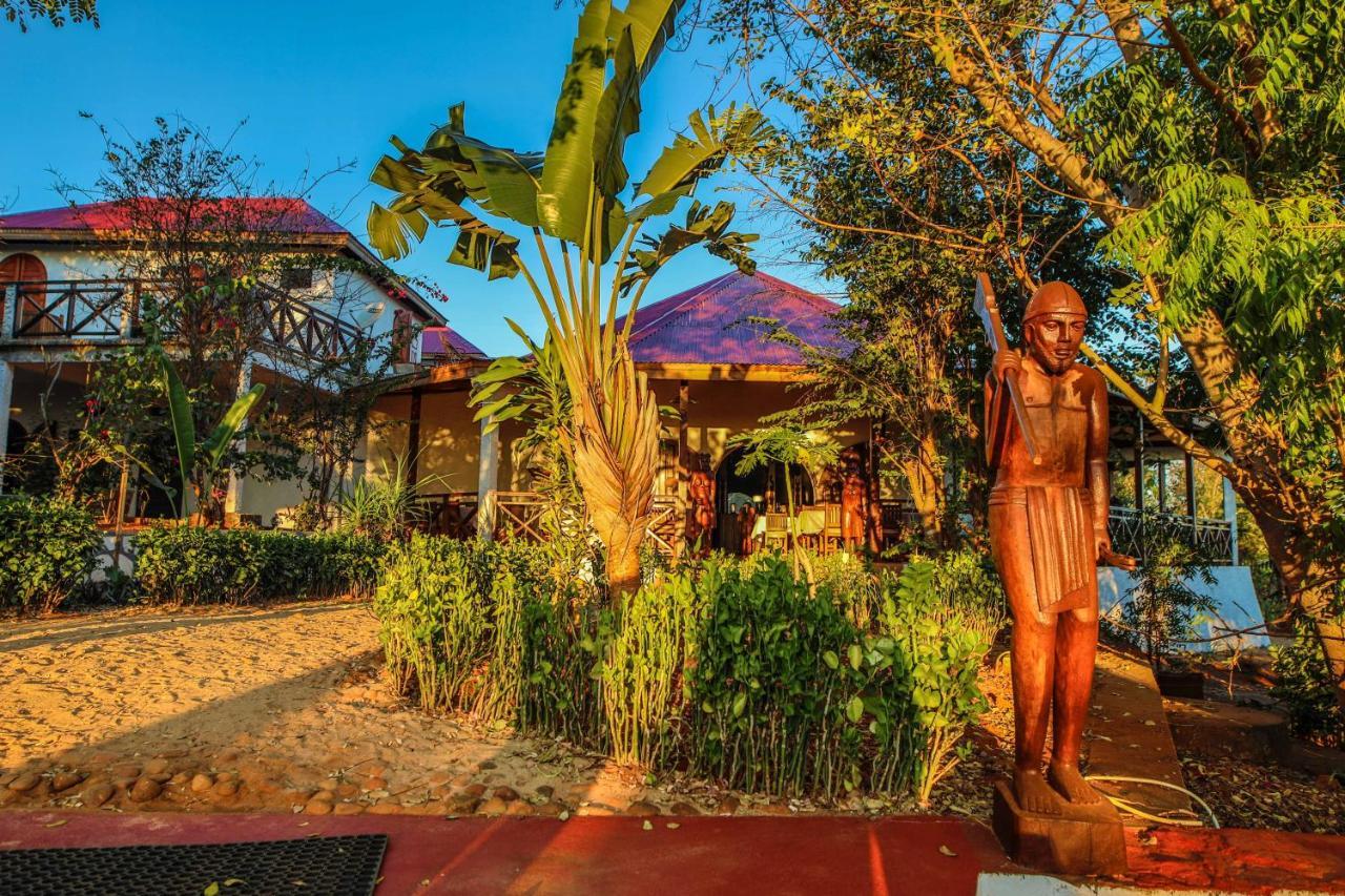 Hotel Olympe De Bemaraha Bekopaka Exterior foto